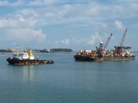 B51&B66 towing Castoro 10